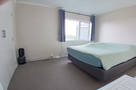 Photo of property in 7c Cheyne Walk, Newlands, Wellington, 6037