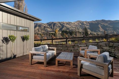 Photo of property in 9 Kamana Rise, Wanaka, 9382