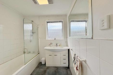 Photo of property in 21 Longreach Drive, Sunnyvale, Auckland, 0612