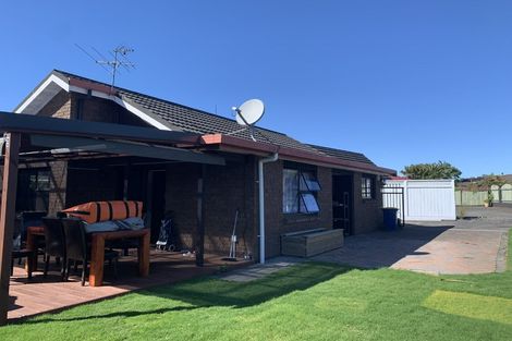 Photo of property in 1/16 Frank Evans Place, Henderson, Auckland, 0610