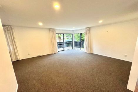 Photo of property in 22 Kingsclere Place, Goodwood Heights, Auckland, 2105