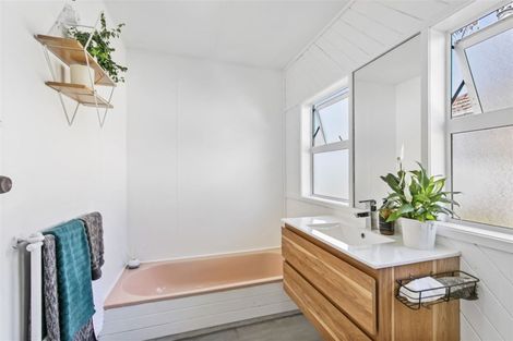 Photo of property in 28 Weldene Avenue, Glenfield, Auckland, 0629