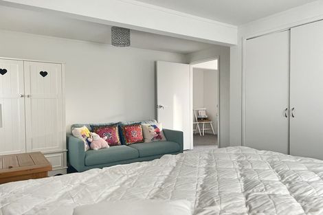 Photo of property in 1/110 Saddleback Rise, Murrays Bay, Auckland, 0630