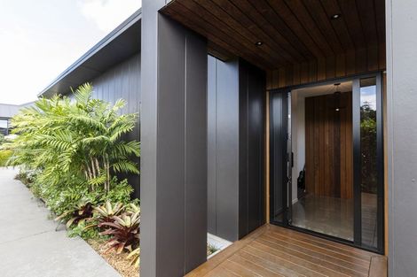 Photo of property in 8 Orite Drive, Welbourn, New Plymouth, 4310