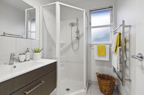 Photo of property in 1/5 September Place, Forrest Hill, Auckland, 0620