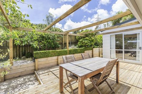 Photo of property in 11 John Witton Drive, Crofton Downs, Wellington, 6035