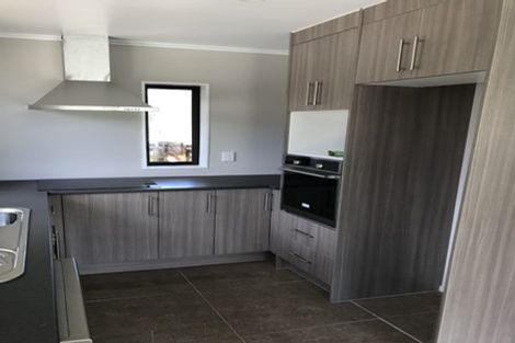 Photo of property in 12 Cobham Crescent, Kelston, Auckland, 0602