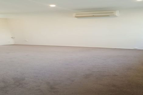 Photo of property in 1/2 Griffiths Place, Te Atatu South, Auckland, 0610