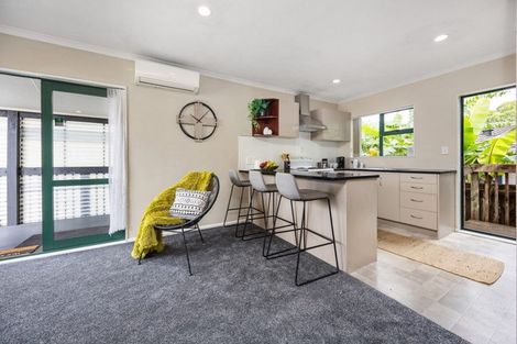 Photo of property in 40 Reid Road, New Lynn, Auckland, 0600