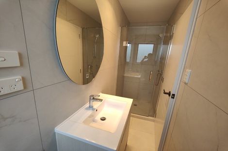 Photo of property in 4d Orinda Close, Botany Downs, Auckland, 2010