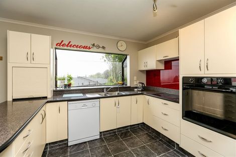 Photo of property in 25 Veale Road, Frankleigh Park, New Plymouth, 4310