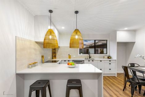 Photo of property in 11 Ranui Station Road, Ranui, Auckland, 0612