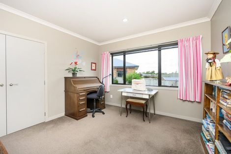 Photo of property in 8 Stonebridge Heights, Feilding, 4702