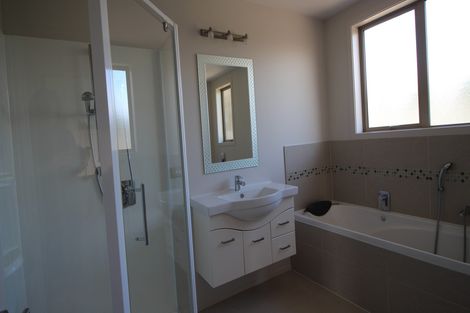 Photo of property in 16 Henderson Drive, Alexandra, 9320