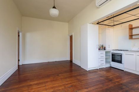 Photo of property in 2 Howard Street, Mount Cook, Wellington, 6021