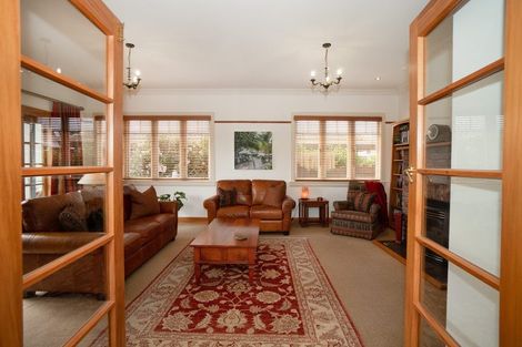 Photo of property in 37 Manapouri Crescent, Hokowhitu, Palmerston North, 4410