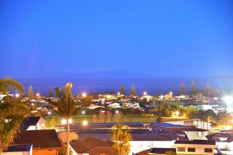 Photo of property in 56 Grovenor Drive, Orewa, 0931