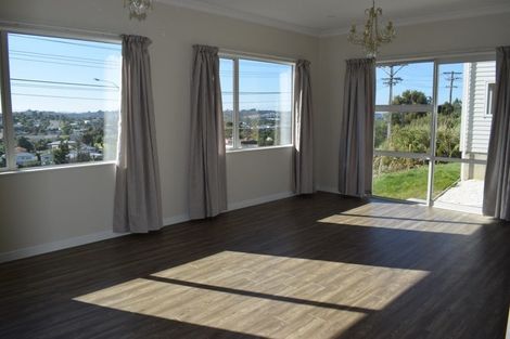 Photo of property in 517 East Coast Road, Murrays Bay, Auckland, 0630