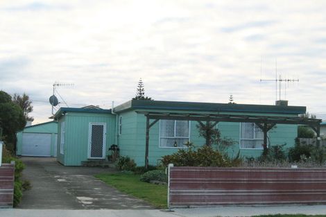 Photo of property in 27 Moana Street, Otaki Beach, Otaki, 5512