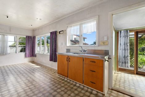 Photo of property in 15 Ngatai Road, Otumoetai, Tauranga, 3110