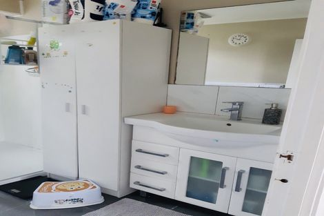 Photo of property in 2 Sparrow Place, Weymouth, Auckland, 2103