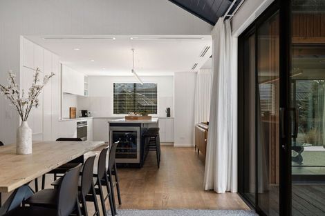 Photo of property in 2 Appin Court, Jacks Point, Queenstown, 9371