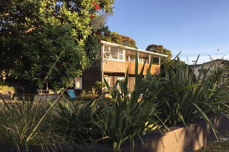 Photo of property in 1 Groves Road, Raumati Beach, Paraparaumu, 5032