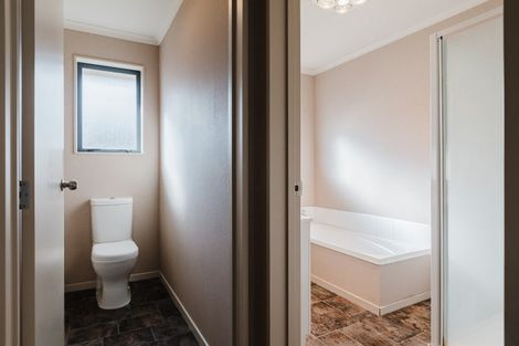 Photo of property in 17 Brooklyn Heights Drive, Kelvin Grove, Palmerston North, 4414