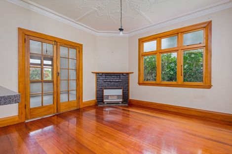 Photo of property in 6 Kowhai Avenue, Takaro, Palmerston North, 4410