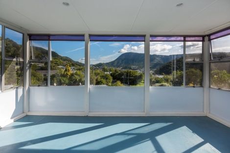 Photo of property in 35 Milton Terrace, Picton, 7220