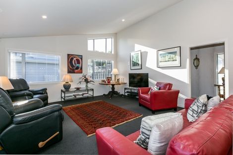 Photo of property in 14 Muritai Crescent, Havelock North, 4130