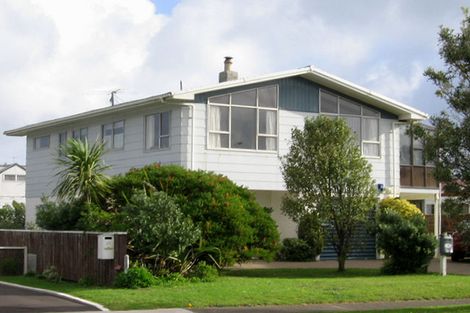 Photo of property in 8 Eruini Street, Waikanae Beach, Waikanae, 5036