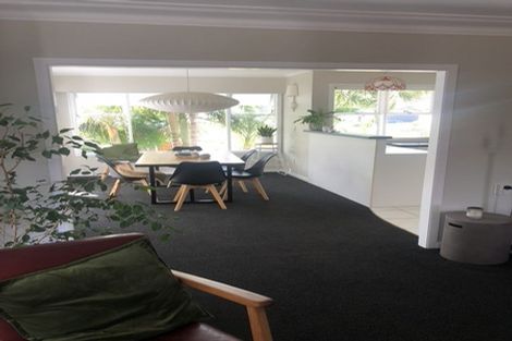 Photo of property in 1/1 Sylvan Park Avenue, Milford, Auckland, 0620