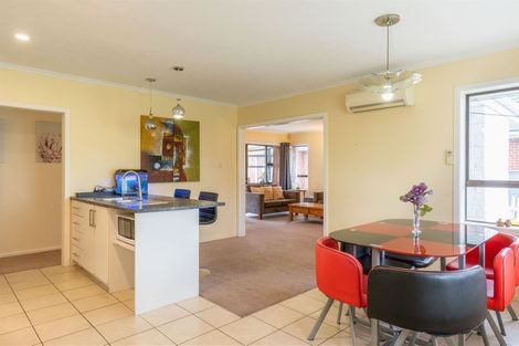 Photo of property in 132 Avonhead Road, Avonhead, Christchurch, 8042