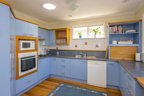 Photo of property in 137 Seaview Road, Paraparaumu Beach, Paraparaumu, 5032