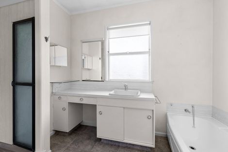 Photo of property in 235 Kenilworth Road, Mayfair, Hastings, 4122