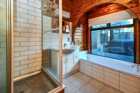 Photo of property in 137 Everglade Drive, Totara Heights, Auckland, 2105