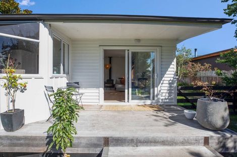 Photo of property in 14 Queens Avenue, Waikuku Beach, 7402
