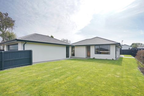 Photo of property in 14 Royal Park Drive, Parklands, Christchurch, 8083