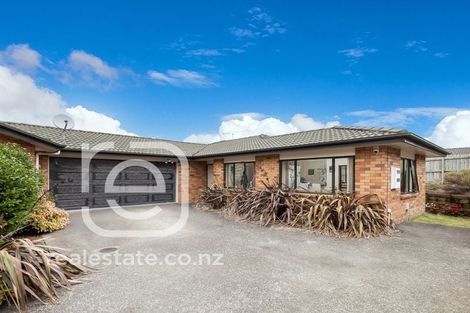 Photo of property in 2 Saralee Drive, Manurewa, Auckland, 2105