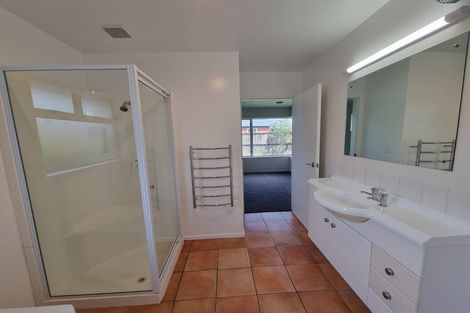 Photo of property in 393 Yaldhurst Road, Russley, Christchurch, 8042