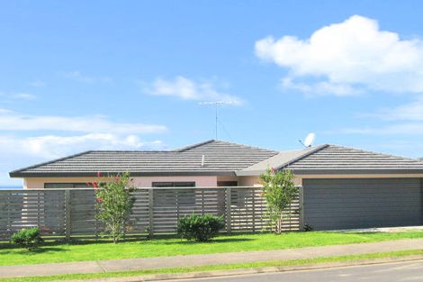 Photo of property in 28 Roberta Crescent, Orewa, 0931