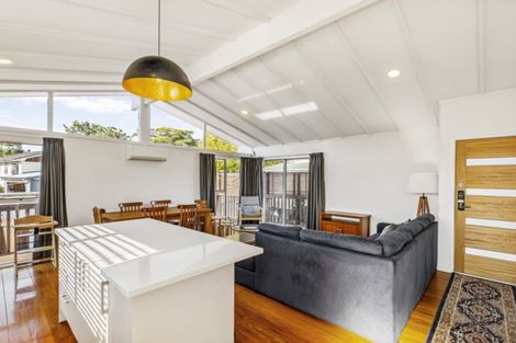 Photo of property in 17 Newland Grove, Henderson, Auckland, 0610