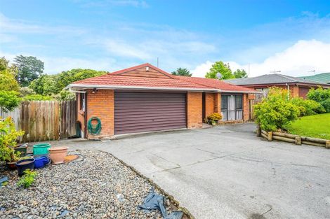 Photo of property in 35 Pinewood Grove, Botany Downs, Auckland, 2010