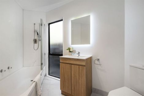 Photo of property in 2 Stitchbird Close, Murrays Bay, Auckland, 0630