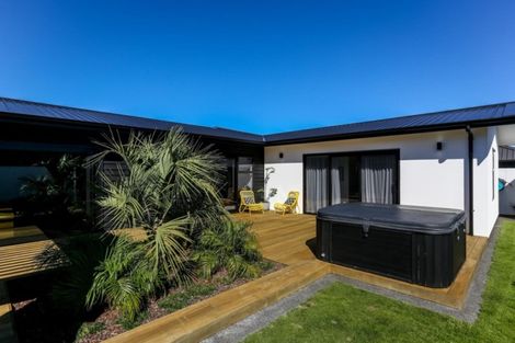 Photo of property in 3 Ryder Drive, Waiwhakaiho, New Plymouth, 4312