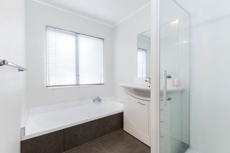 Photo of property in 2/1 Heathglen Place, Bayview, Auckland, 0629