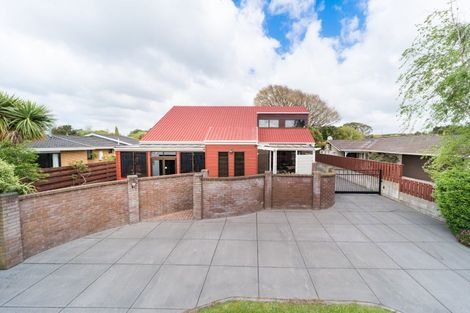Photo of property in 16 Akaroa Avenue, Awapuni, Palmerston North, 4412