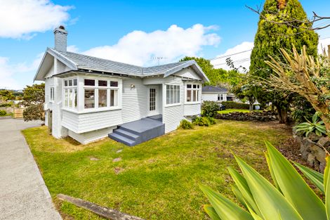 Photo of property in 14 Waiohua Road, Greenlane, Auckland, 1061