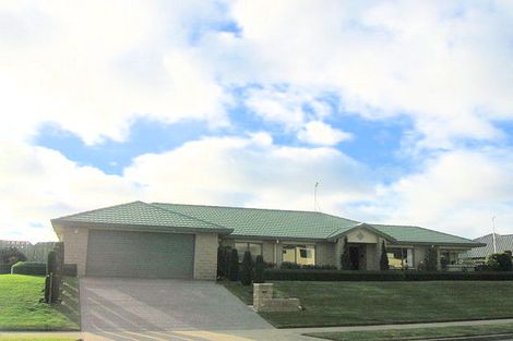 Photo of property in 100 Milne Drive, Paraparaumu, 5032